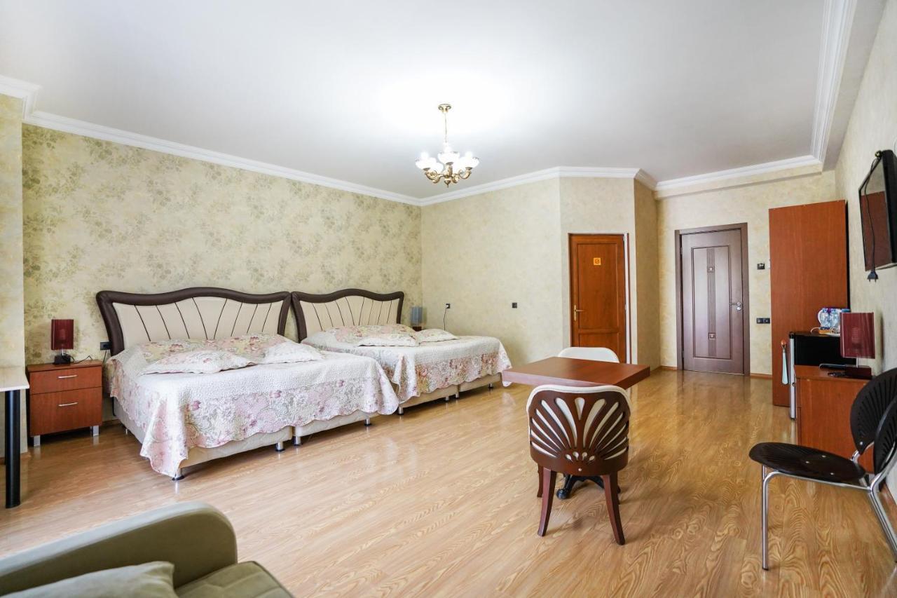 Natali Hotel Bordjomi Extérieur photo